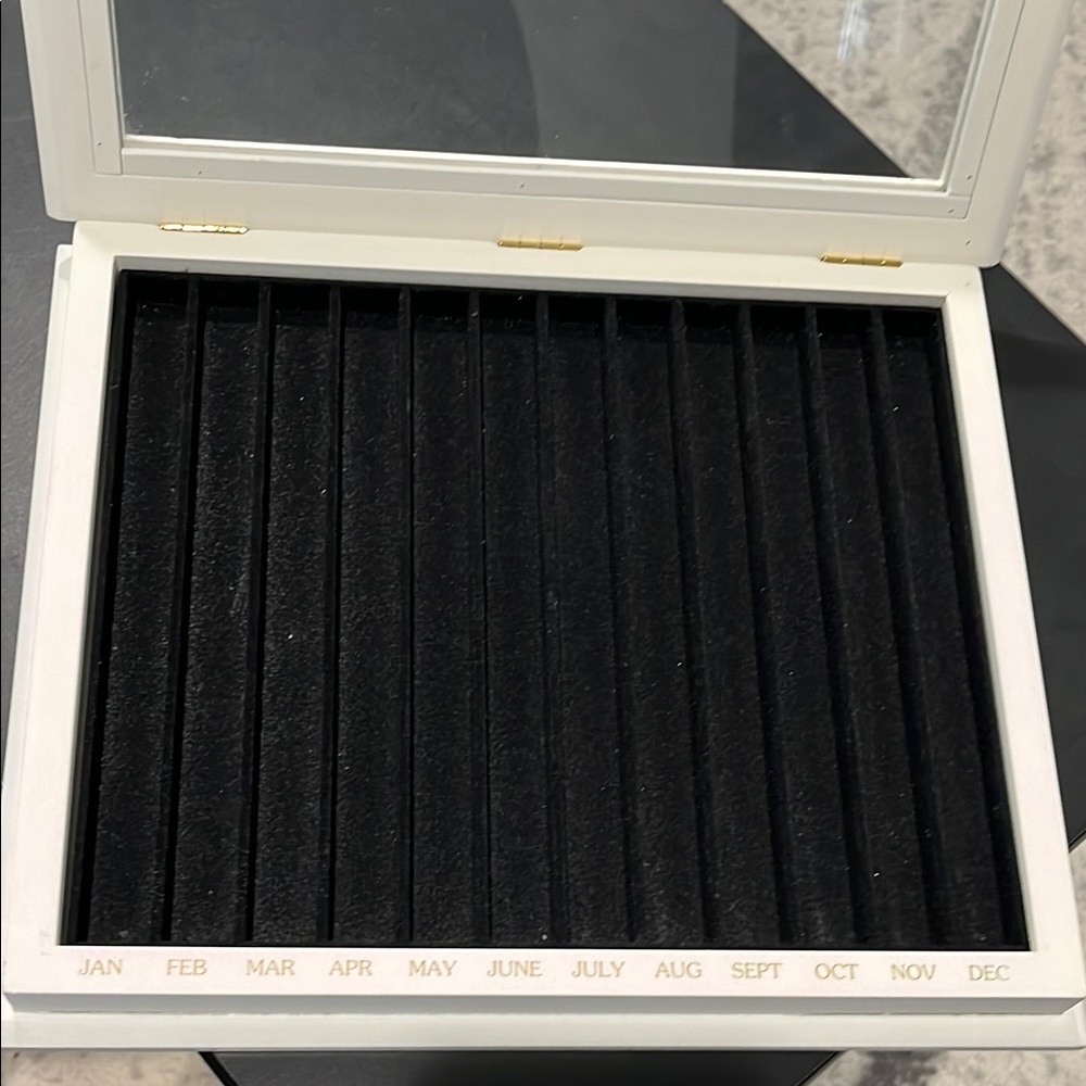 *White and Black Jewelry Willabee & Ward Box